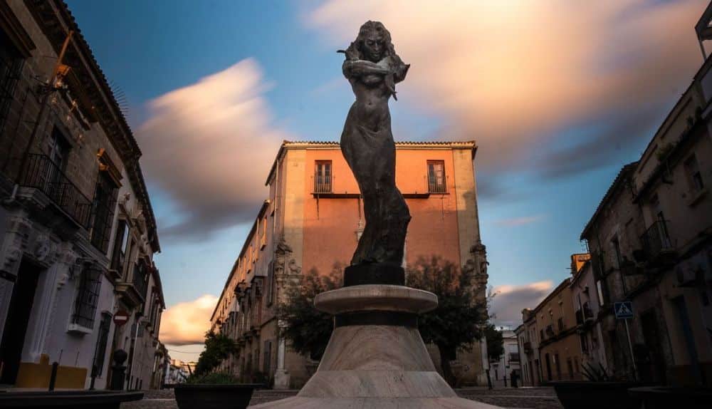 Monumento a Lola Flores en Jerez - La Gitanilla